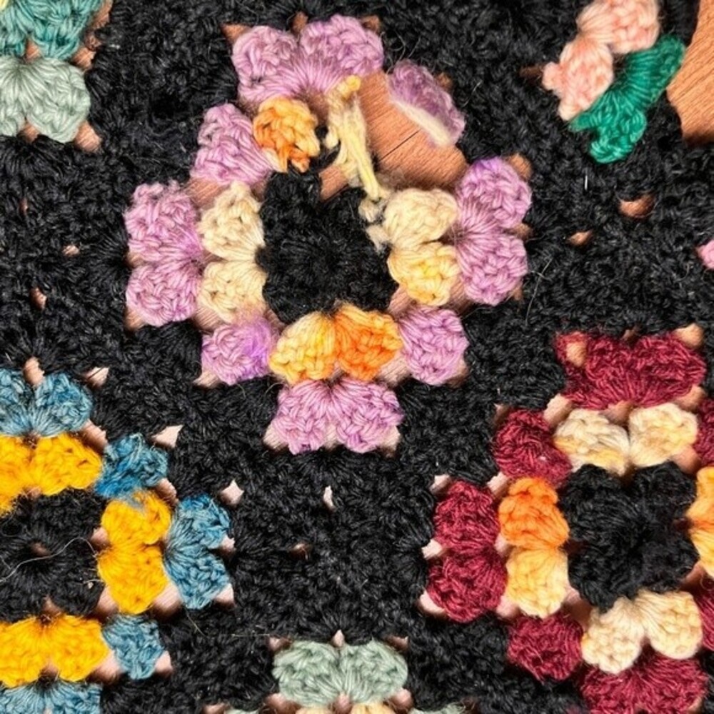Large Granny Square Crochet Blanket - Picture 3 of 4